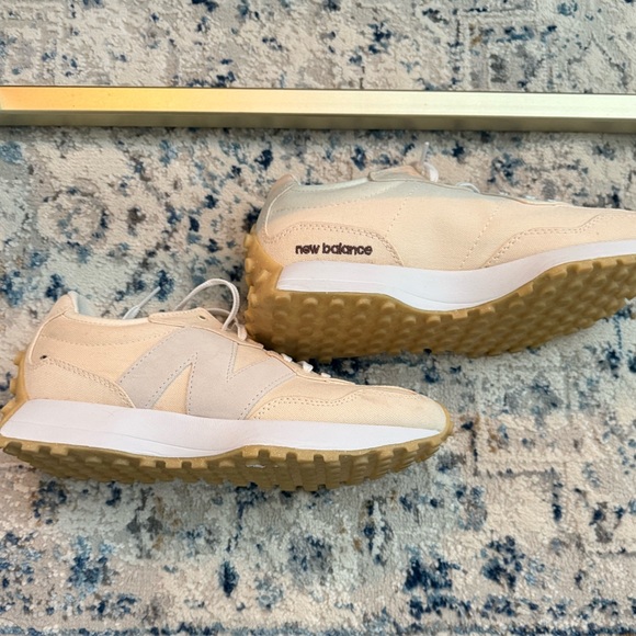 New Balance 327 Gum Cream Sneakers - Picture 8 of 11